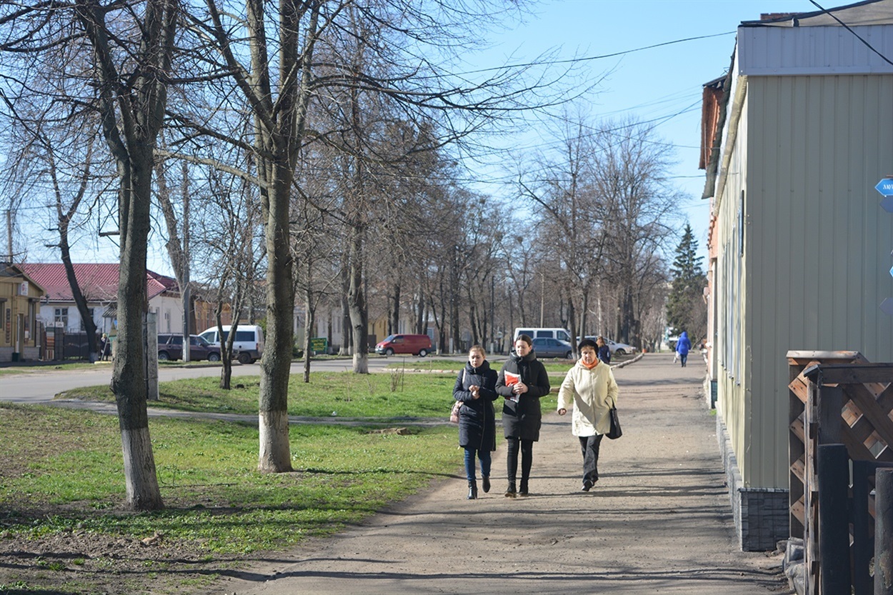 Хоч ми і побачили чимало людей на вулицях міста, все ж таки карантин відчувається. 