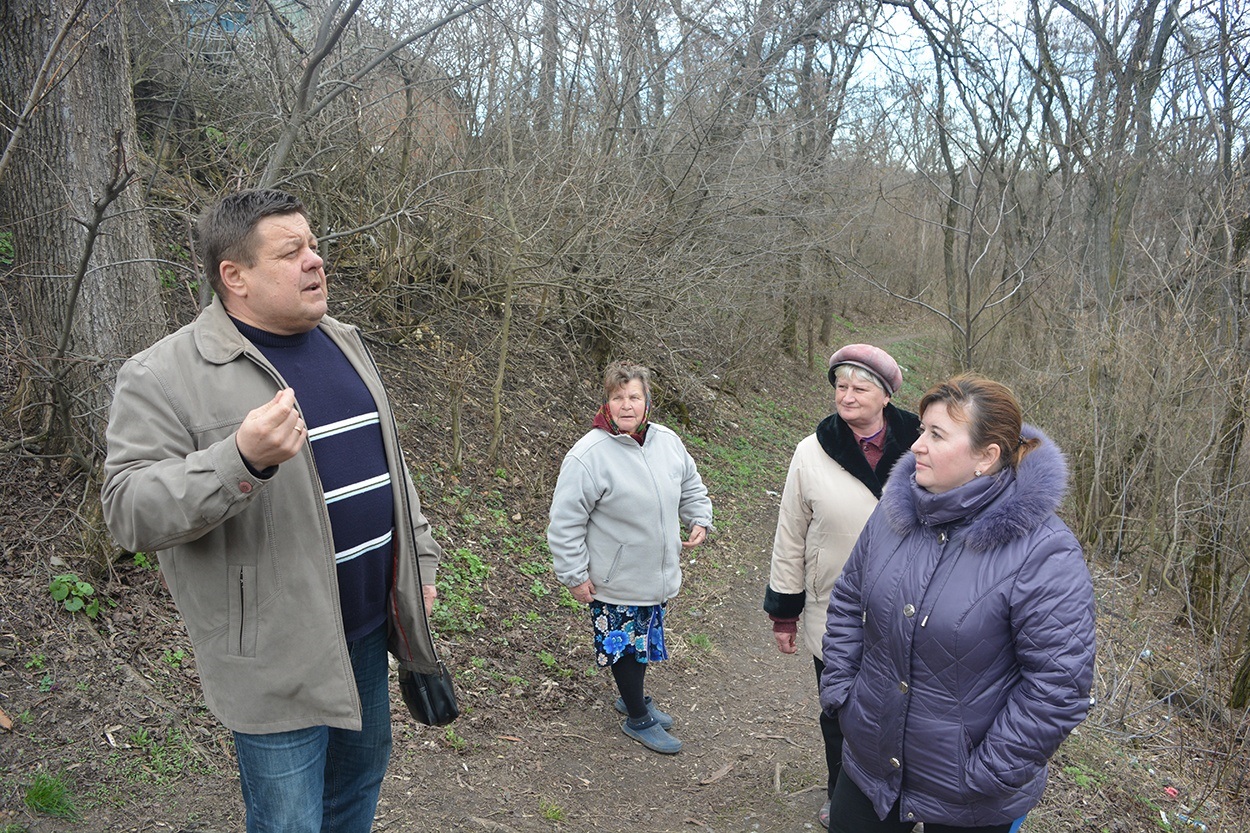 Справа — Людмила Рубан, Світлана Левадна і Лідія Середа. 