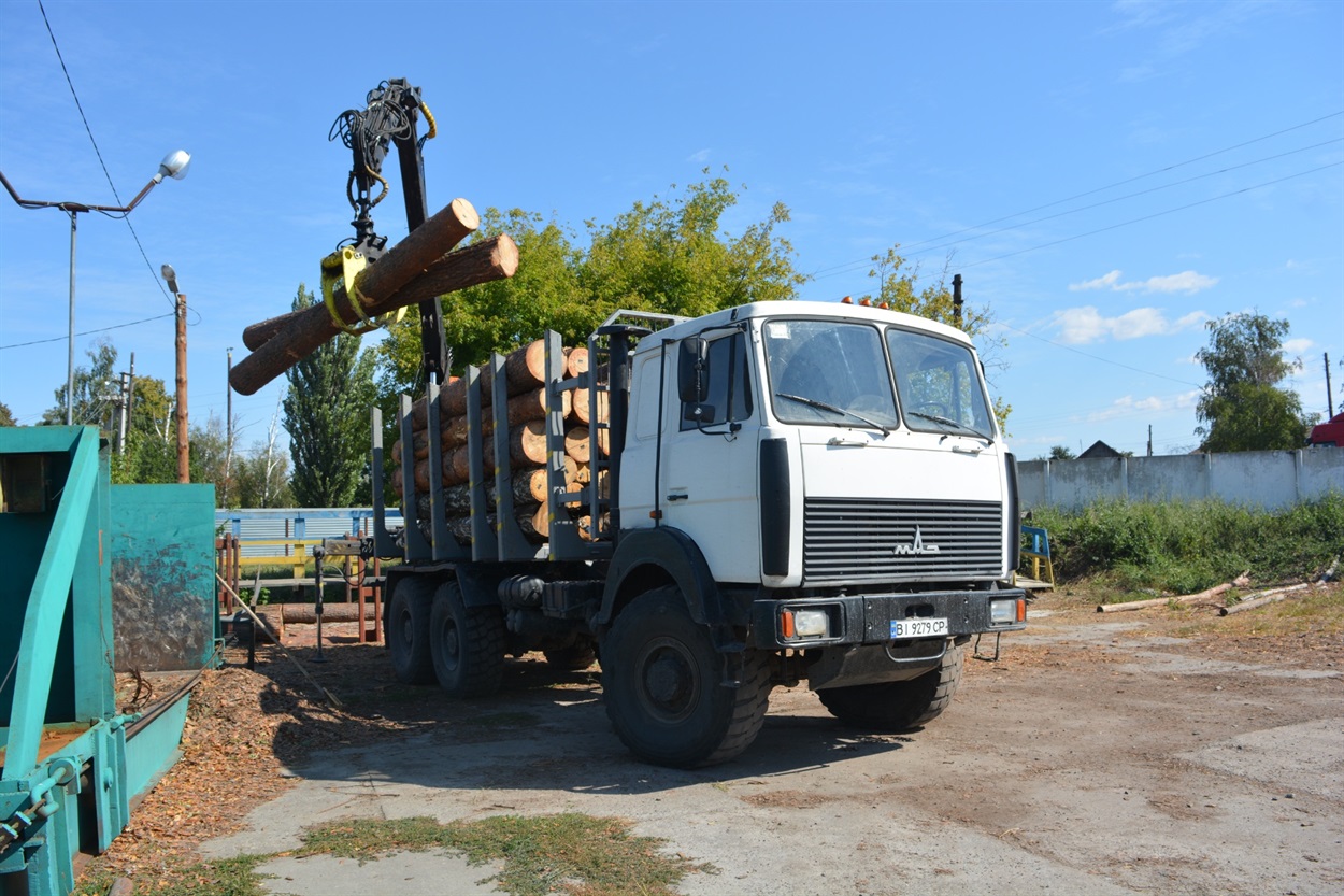 МАЗ приїхав із Лютенського лісництва.