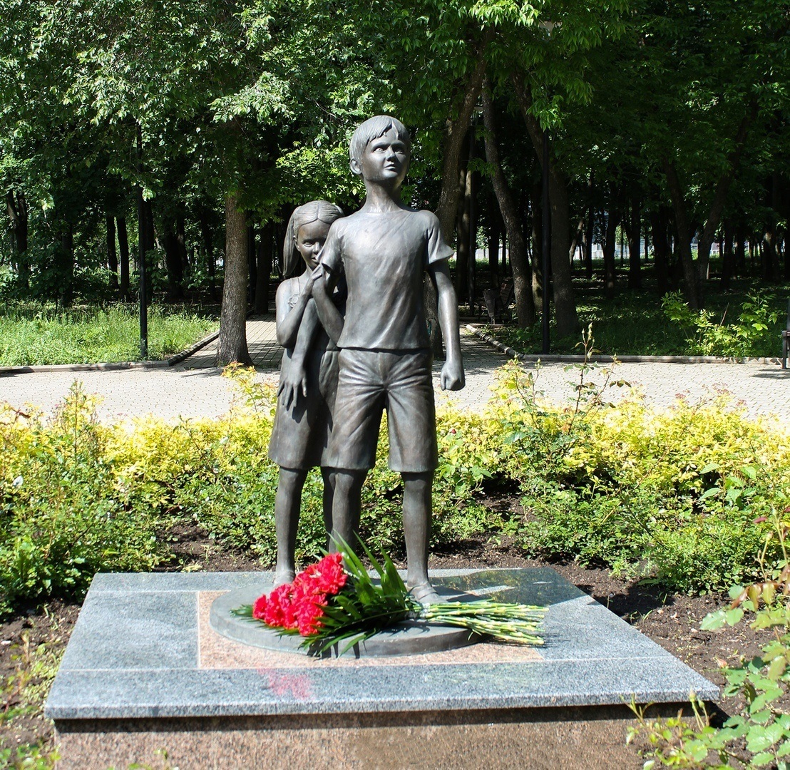 Як і все в росії пам’ятник вийшов досить крінжовий. 