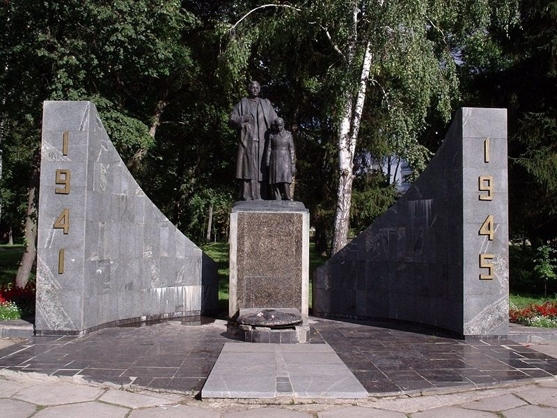Пам’ятник полеглим у Другій світовій війні  у Гадячі. 
