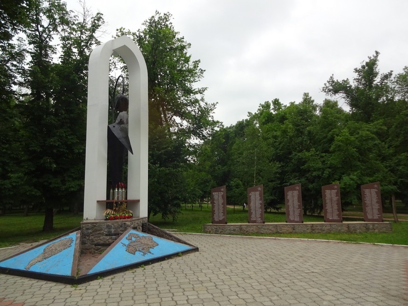 Пам’ятник воїнам-"афганцям" у Гадячі.