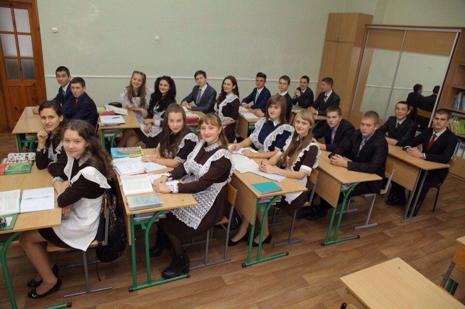 Богдан і Денис — за першою партою у другому ряді.