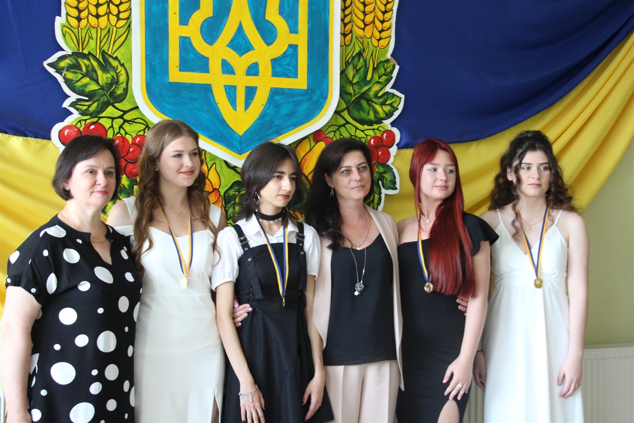 Друге місце за кількістю золотих медалей — у міського ліцею №2 імені Драгоманова 

