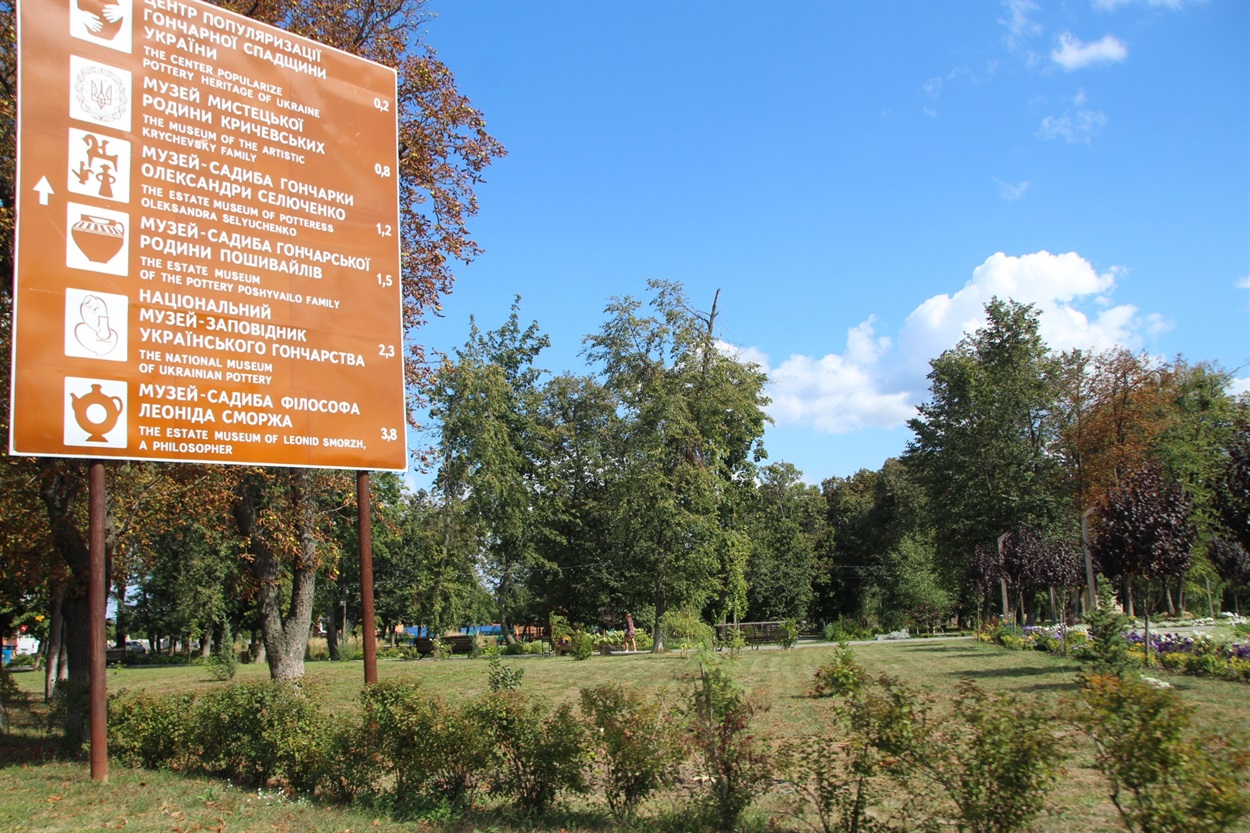 У селищі влаштували зручну навігацію для туристів - об'єкти користуються великим попитом