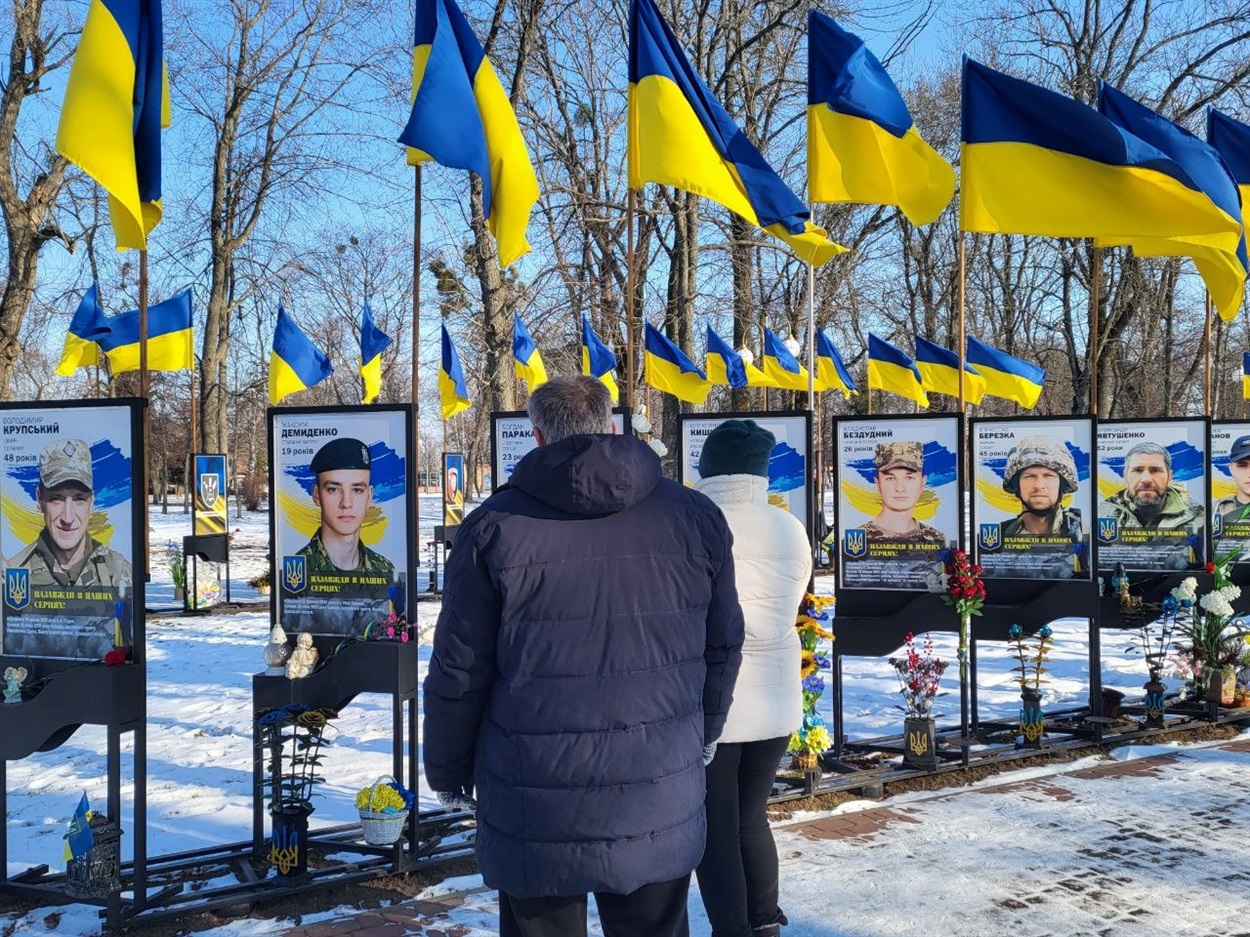 Біля сина. 