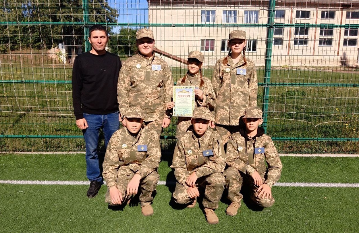 «Заярські козаки» (Гадяцький ліцей №3, керівник Володимир Білоцерківець)