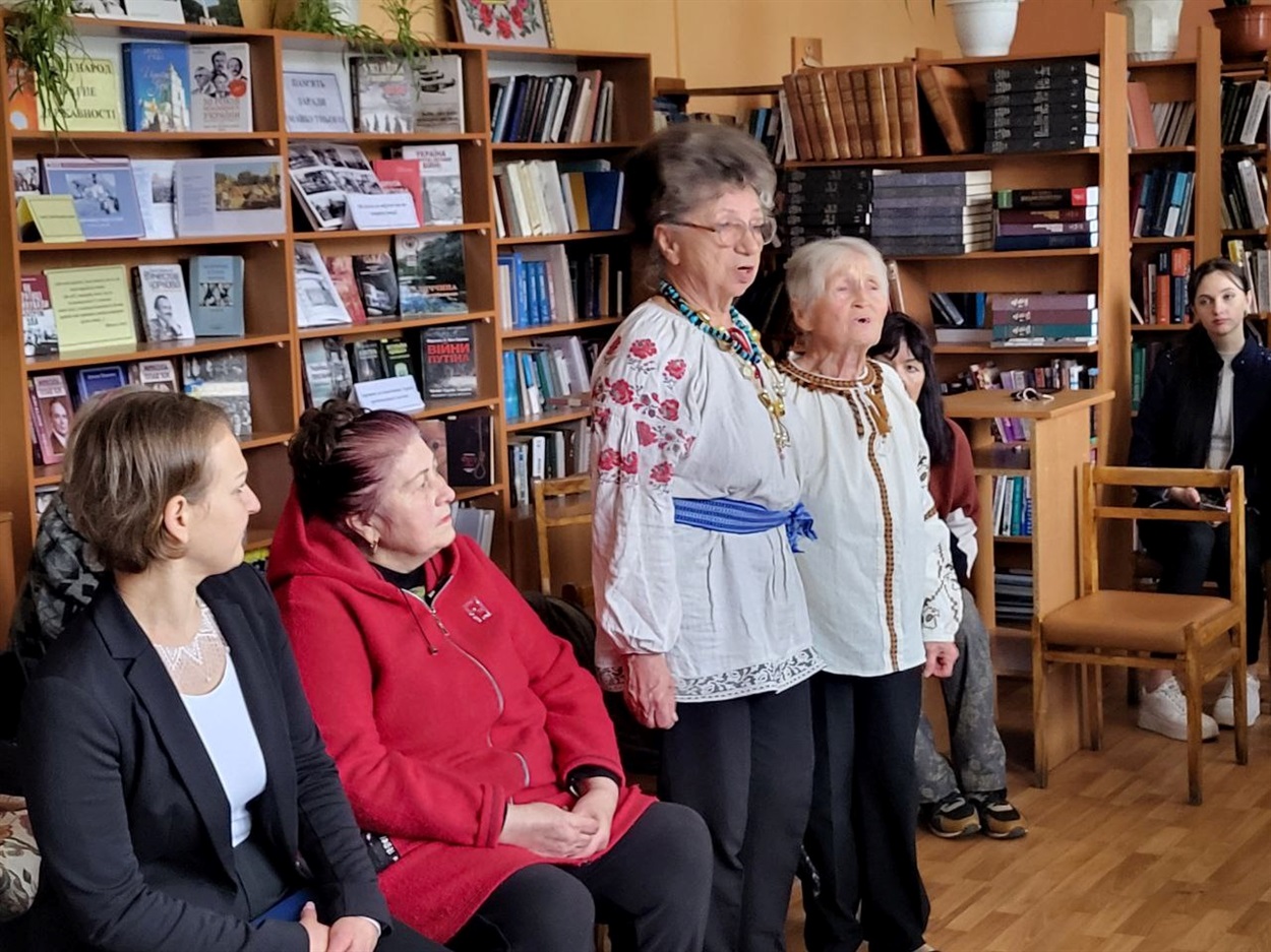 Дует "Чорнобривці" із Хитців виконує пісню "Журавлі" 