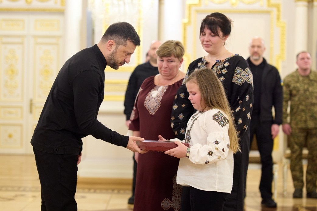 Родина Віталія Шевченка отримує орден "Золота Зірка" 