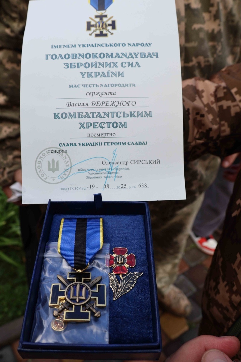 У Лохвицькій громаді відкрили меморіальну дошку гадячанину Василю Бережному