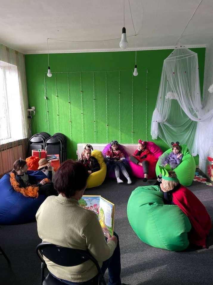 Заняття у  студії 'Творчі'.