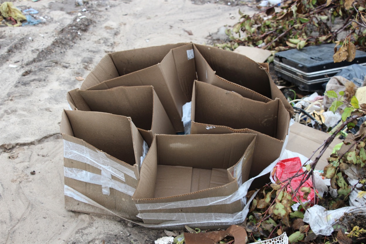 Ось це сміття можна здати на макулатуру. 