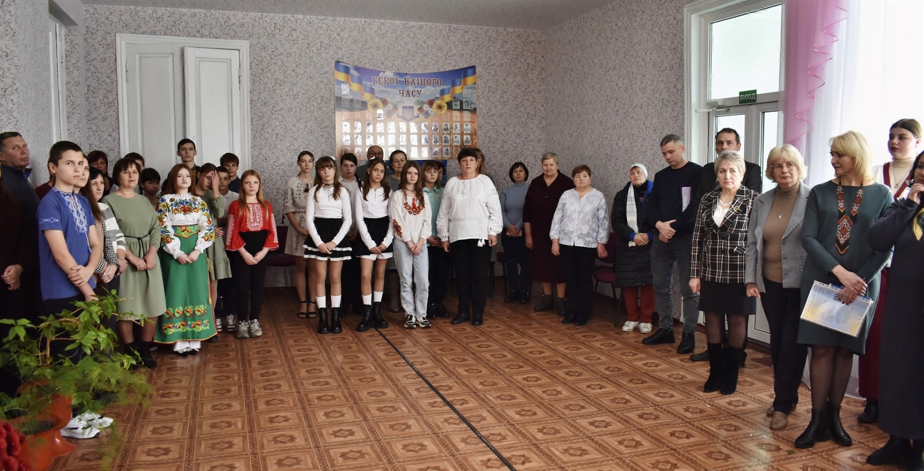 У Ручках відкрили меморіальну дошку на честь дослідника української мови Михайла Жовтобрюха