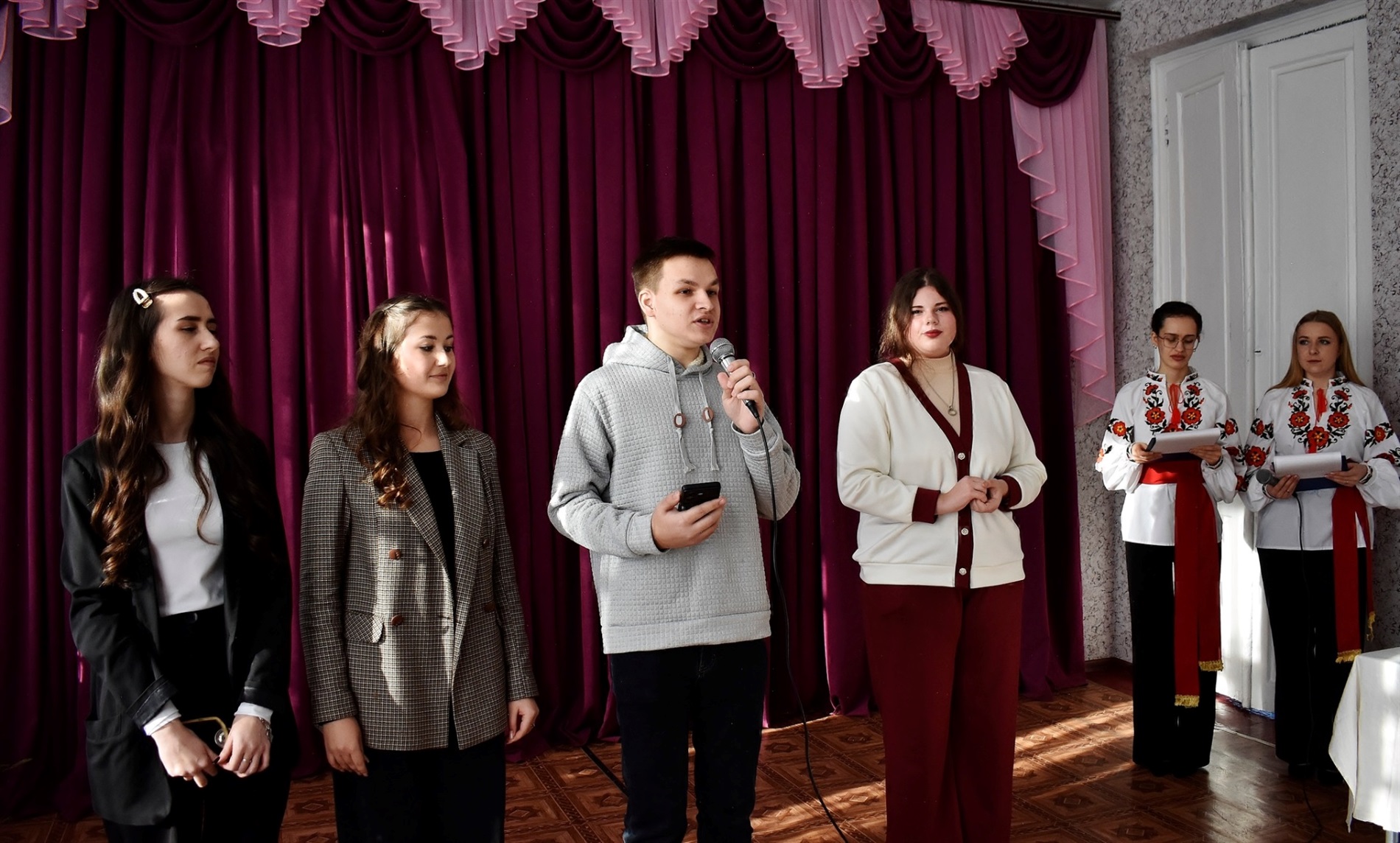У Ручках відкрили меморіальну дошку на честь дослідника української мови Михайла Жовтобрюха
