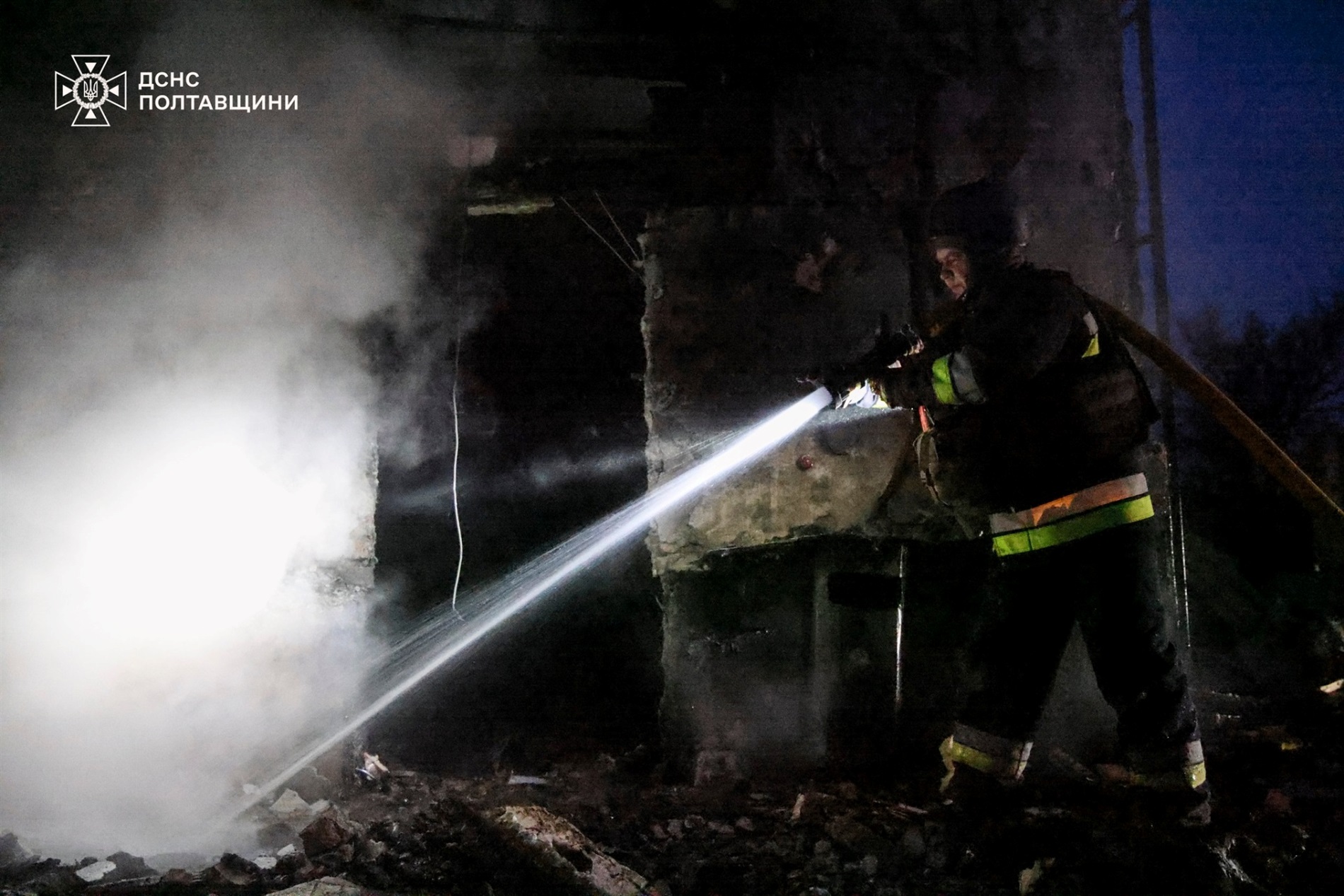 У Полтаві ліквідовують наслідки нічної атаки: є загиблі та поранені