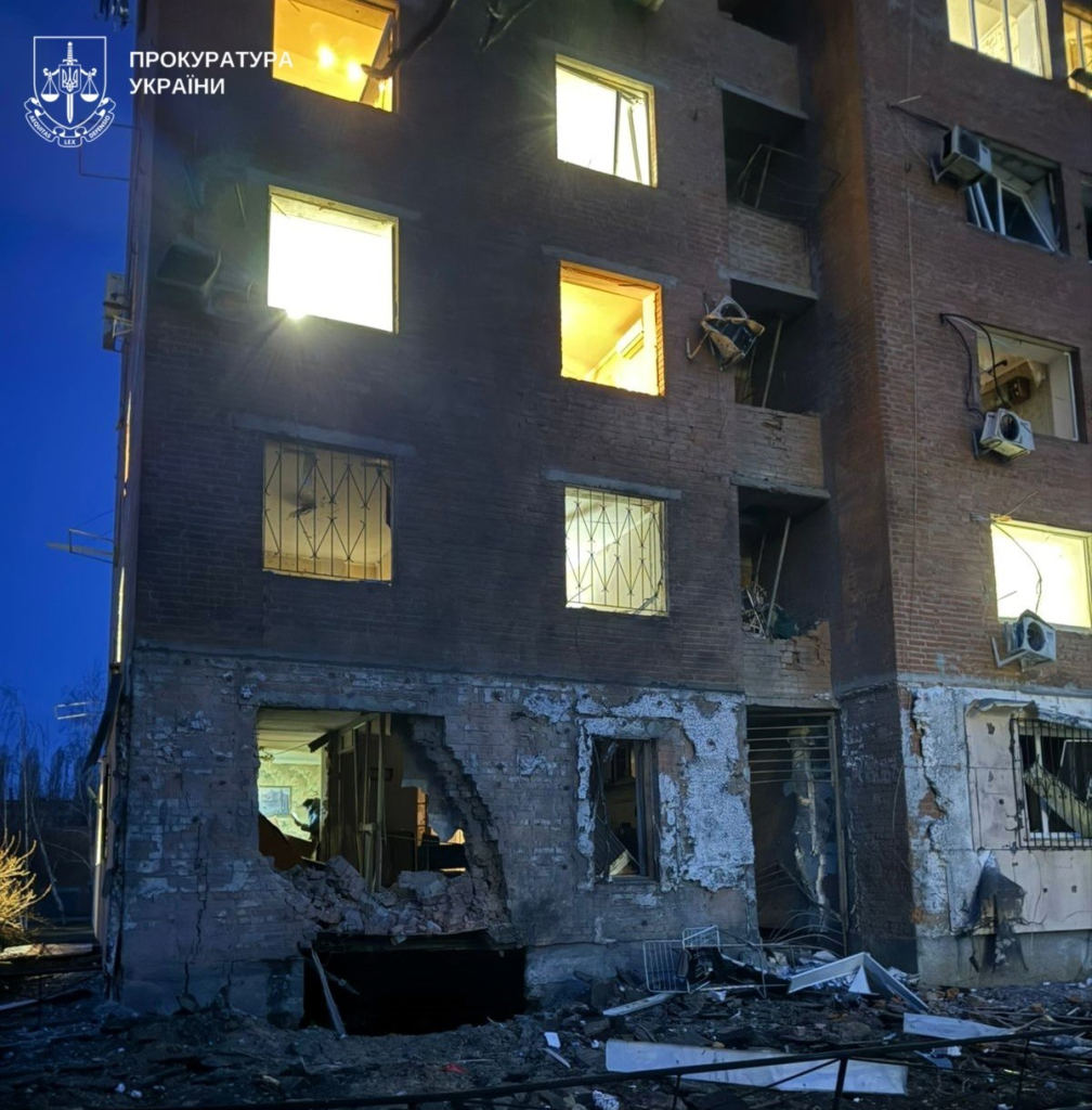 У Полтаві ліквідовують наслідки нічної атаки: є загиблі та поранені